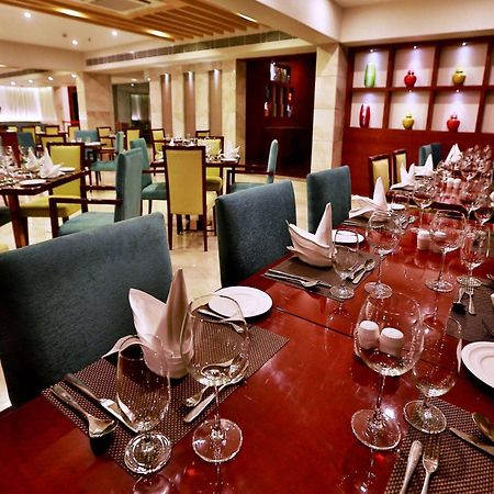 Golden Tulip Vasundhara Hotel y Suites Ghaziabad Exterior foto