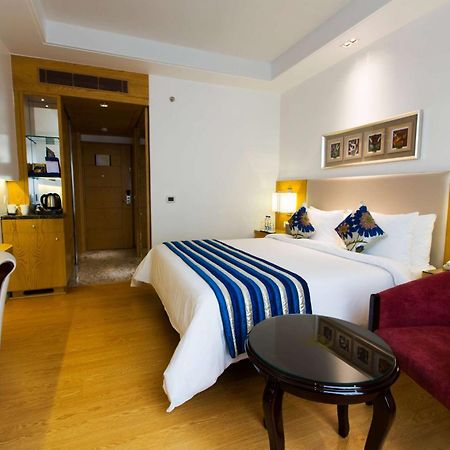 Golden Tulip Vasundhara Hotel y Suites Ghaziabad Exterior foto