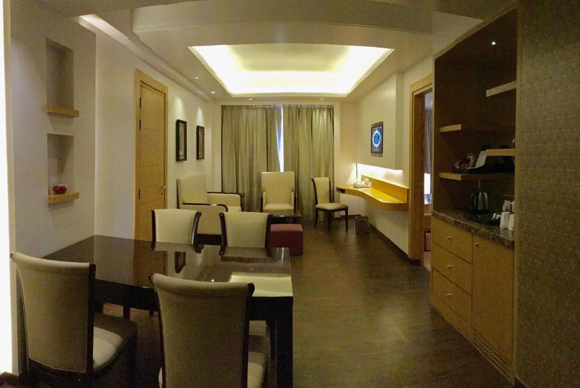 Golden Tulip Vasundhara Hotel y Suites Ghaziabad Exterior foto