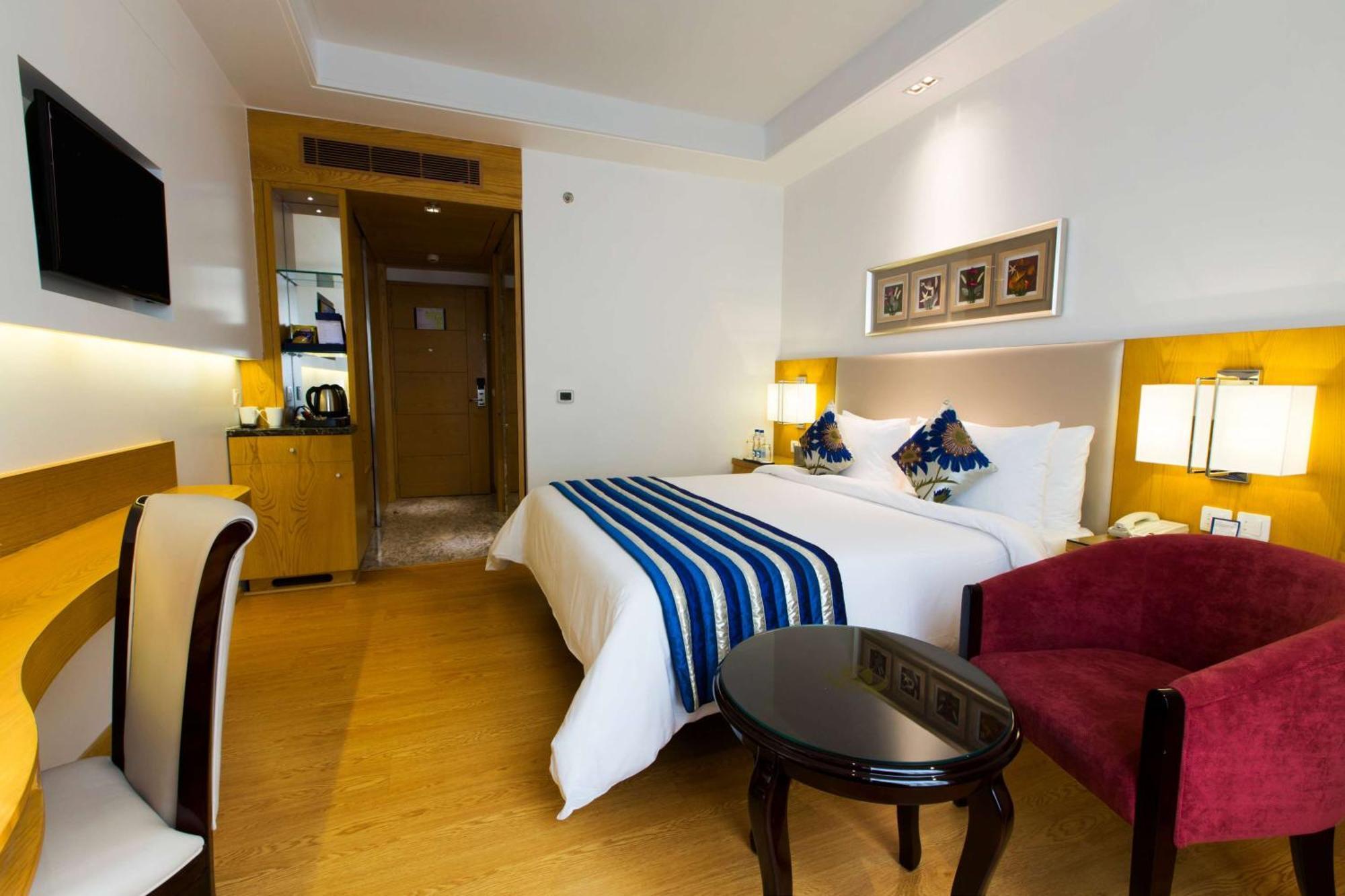 Golden Tulip Vasundhara Hotel y Suites Ghaziabad Exterior foto