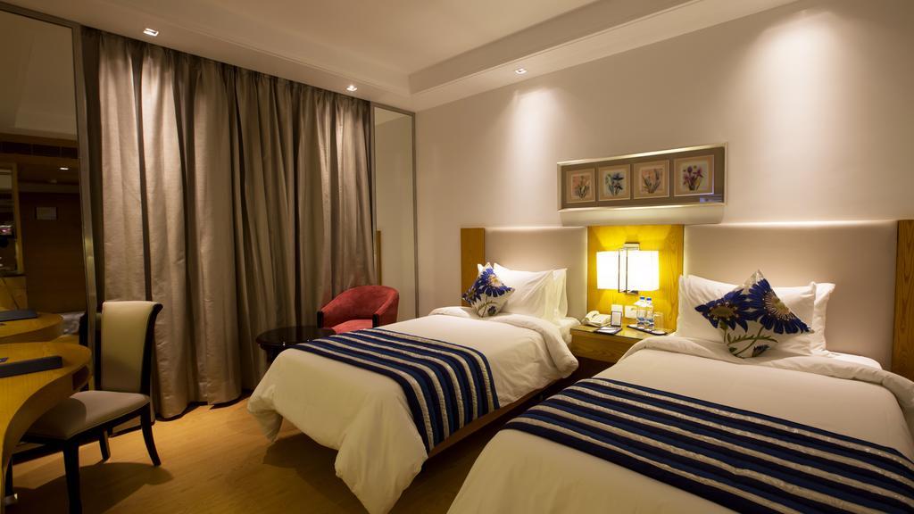 Golden Tulip Vasundhara Hotel y Suites Ghaziabad Exterior foto