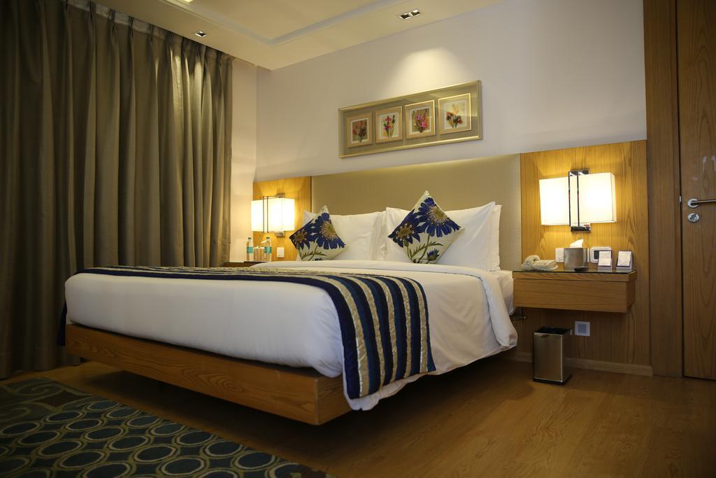 Golden Tulip Vasundhara Hotel y Suites Ghaziabad Exterior foto