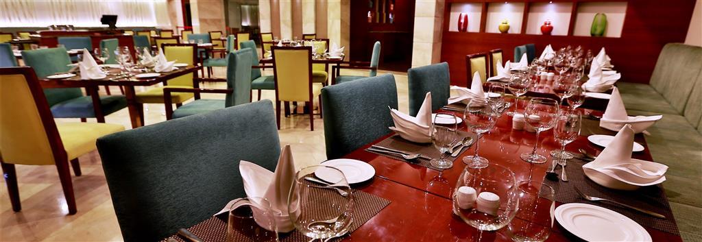 Golden Tulip Vasundhara Hotel y Suites Ghaziabad Restaurante foto