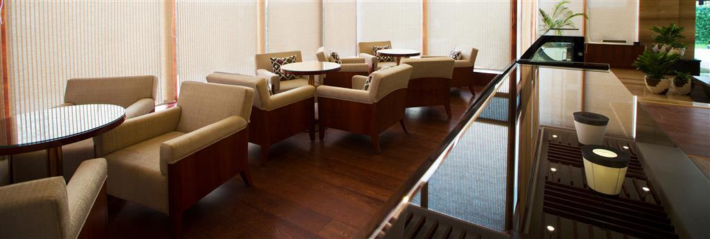 Golden Tulip Vasundhara Hotel y Suites Ghaziabad Restaurante foto