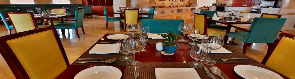 Golden Tulip Vasundhara Hotel y Suites Ghaziabad Restaurante foto