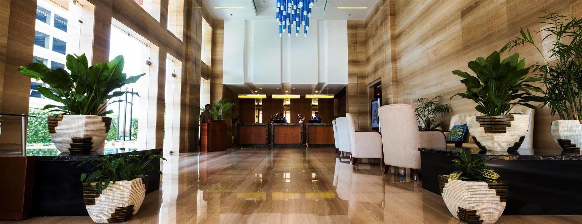 Golden Tulip Vasundhara Hotel y Suites Ghaziabad Exterior foto