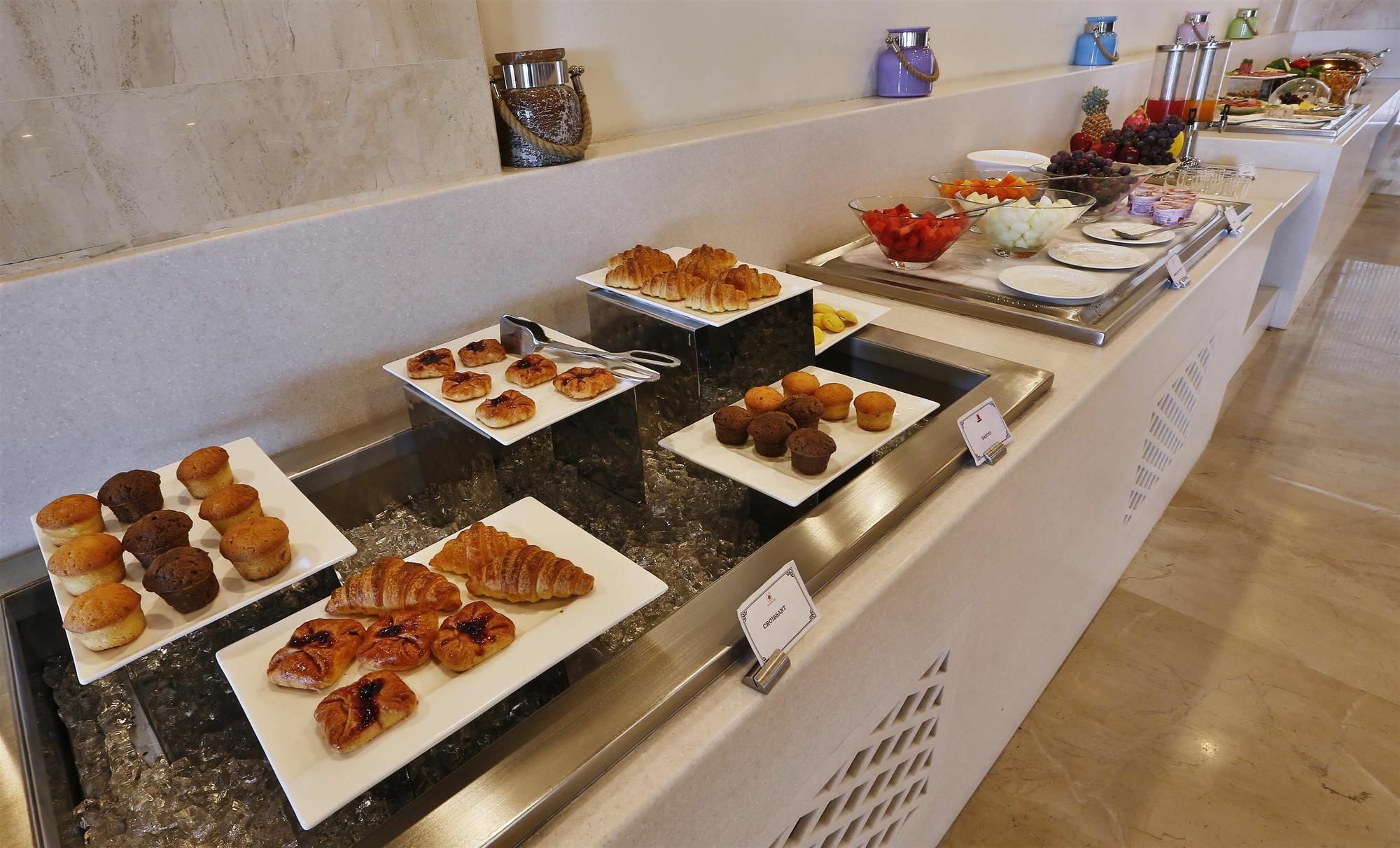 Golden Tulip Vasundhara Hotel y Suites Ghaziabad Exterior foto